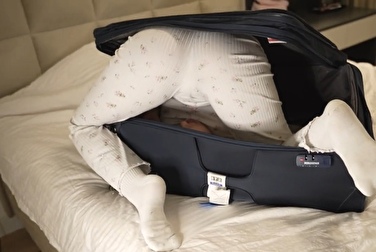 Не смотришь порно или как? Я застряла! Кончи в меня, ну брат 🥺